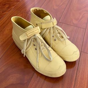 London Fog Yellow Lace Up Rain Booties